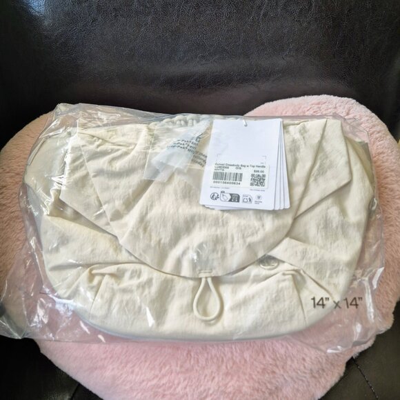 Lululemon Curved Crossbody Bag with Top Handle 3L in White Opal, BNWT - Picture 8 of 8